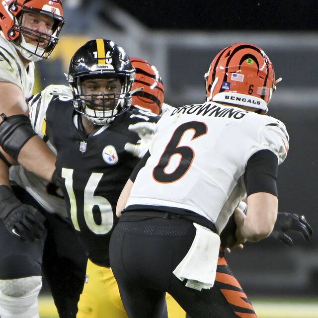 6892236_web1_ptr-SteelersBengals28-122423