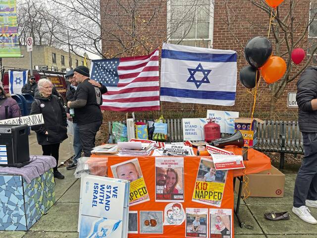 6893041_web1_gtr-JewishVigil04