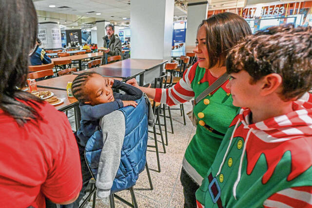 6893406_web1_PTR-XMasAtPitt6-122623