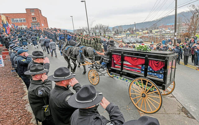 6863813_web1_VND-McIntireFuneral200-011223