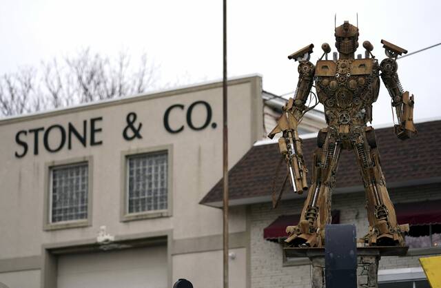 6869072_web1_WEP-robotman001