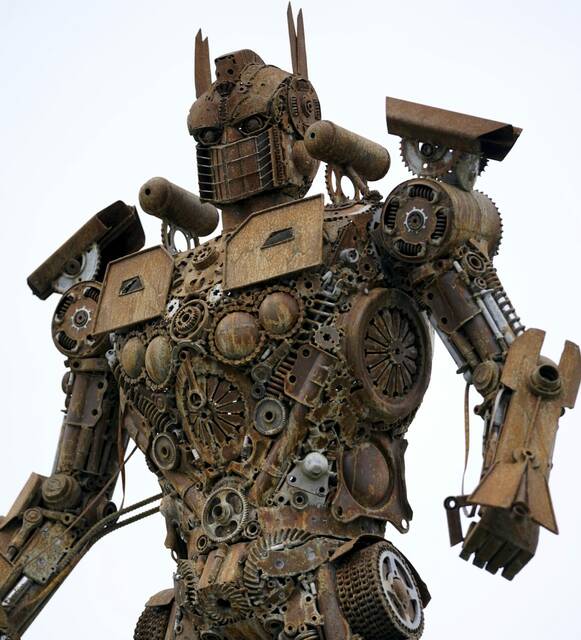 6869072_web1_WEP-robotman003