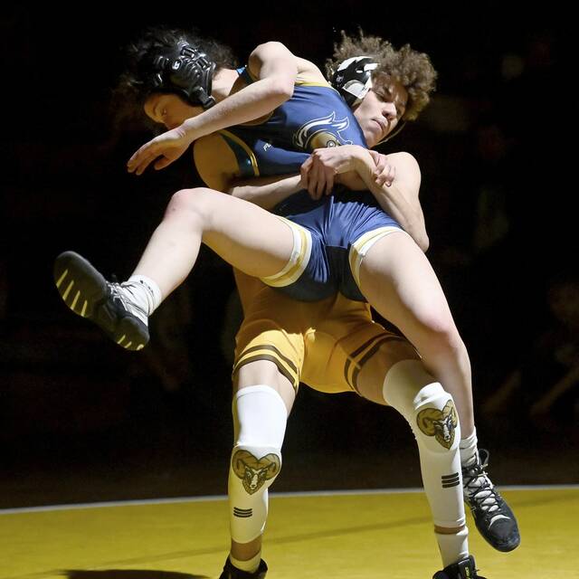 Highlands wrestling routs section rival Knoch