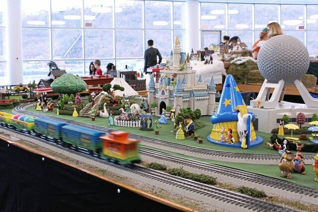 6938390_web1_PTR-FiveThings-Trains