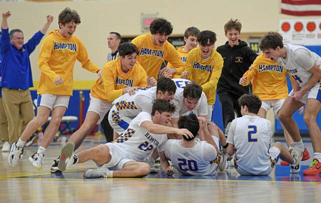 Hampton hits buzzer-beater to drop Knoch, stand alone atop section