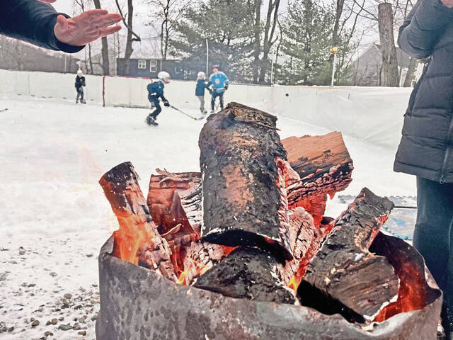 6960769_web1_vnd-DIYhockeyrink-011824-3