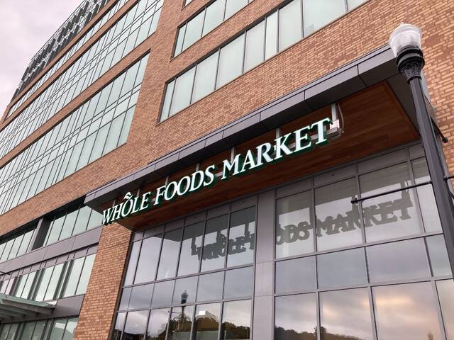 6978978_web1_ptr-WholeFoodsOpens-081122