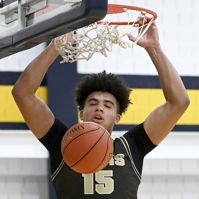 Highlands’ Bradyn Foster rises to occasion for boys basketball team
