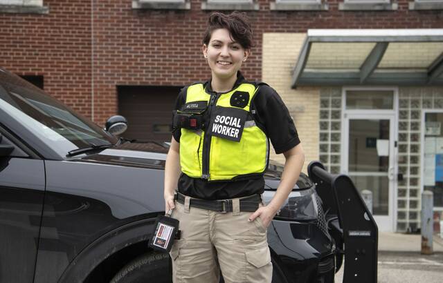 6999866_web1_sj-PoliceSocialWorker4-013024