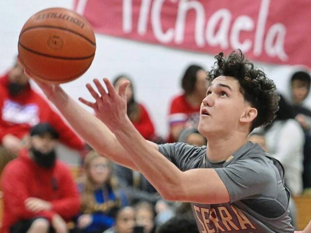 Serra Catholic staves off Springdale comeback bid to score key section win