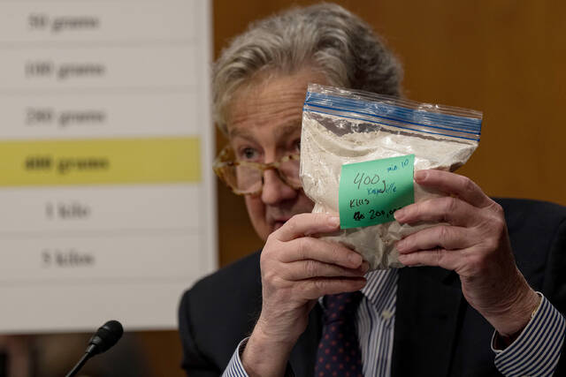 7004912_web1_WORLD-NEWS-USCHINA-DRUGS-GET