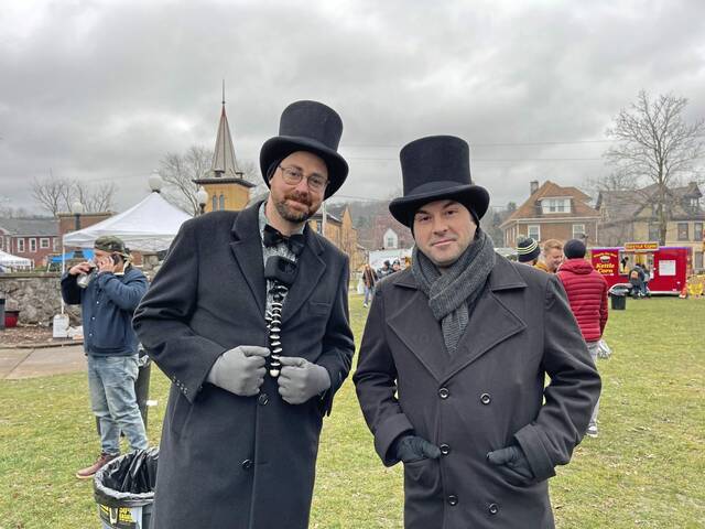 7005954_web1_ptr-groundhogday02