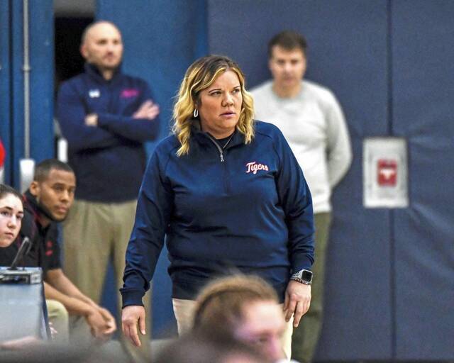 Girls basketball players back former coach Amy Gumbert at McKeesport school board meeting