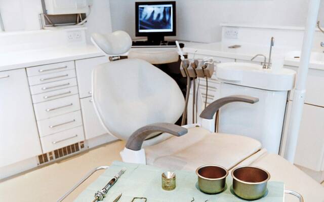 7021684_web1_web-dentist