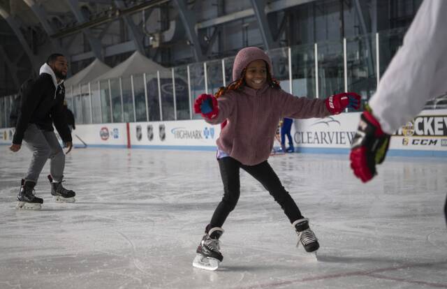 7022042_web1_PTR-Blackgirlhockey7-020624