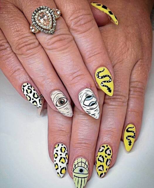 7024097_web1_her-belinails-4