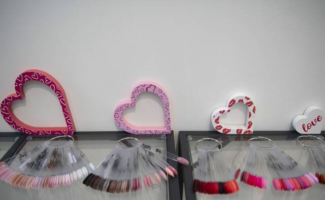 7024097_web1_her-BeliNails6