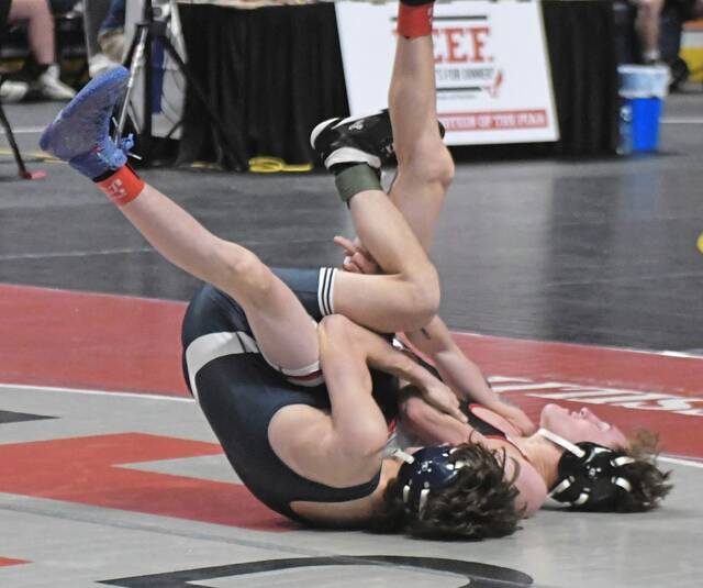 Key pin sparks Clearfield past WPIAL runner-up Burgettstown in PIAA wrestling 1st round