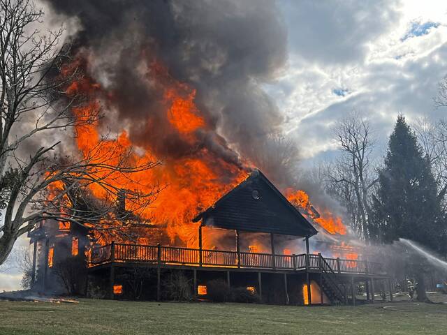 7037382_web1_gtr-SHuntingdonFire006-021024