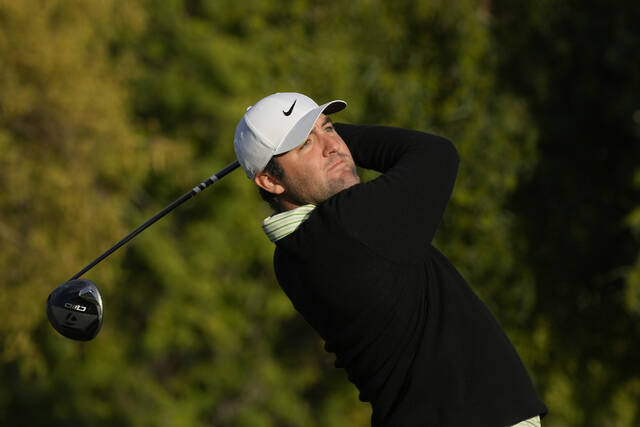 Scottie Scheffler shoots 66 to move into contention to win 3rd straight Phoenix Open