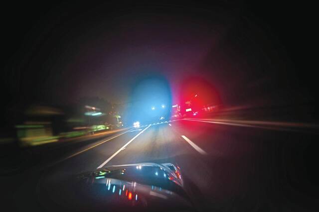 7053165_web1_web-policelights-10