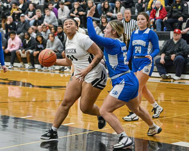 Monessen builds momentum with Class A 1st round win over Leechburg