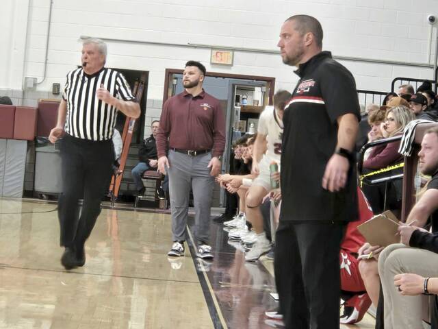 2nd-seeded Greensburg CC boys shake off rust, rout Frazier in 1st round