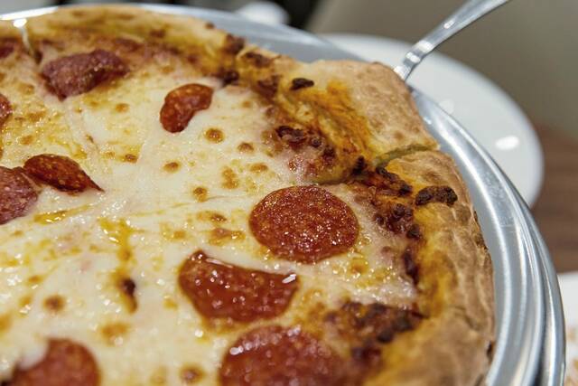7077467_web1_web-pizza