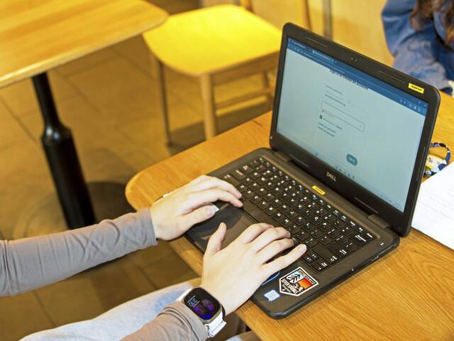 7100379_web1_naj-starbuckstudents-030724