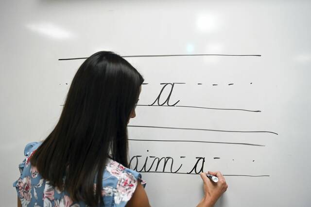 7007048_web1_vnd-cursive006-112523