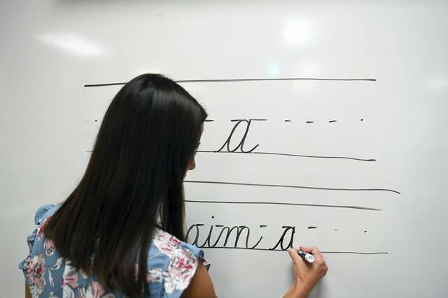 7112169_web1_7007048_web1_vnd-cursive006-112523
