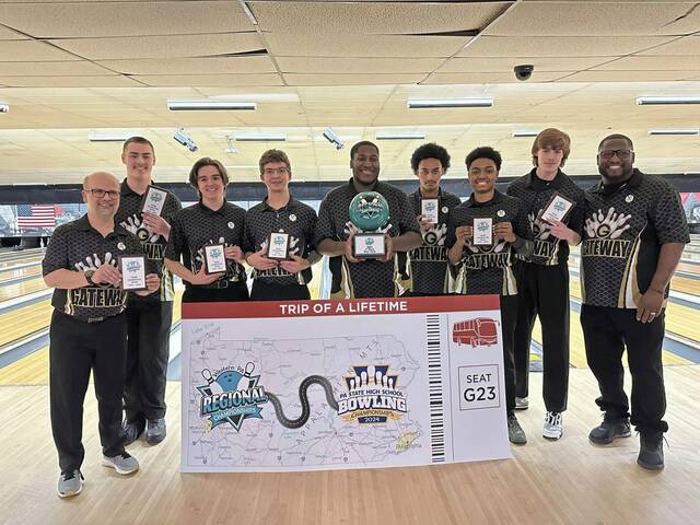 Gateway bowlers celebrate regional title, look ahead to state competition