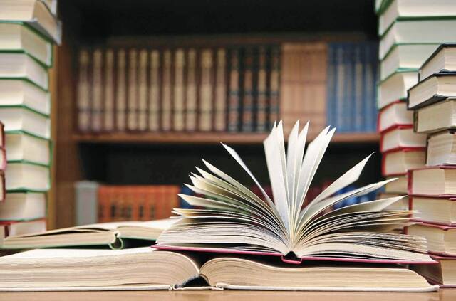 7127919_web1_Books