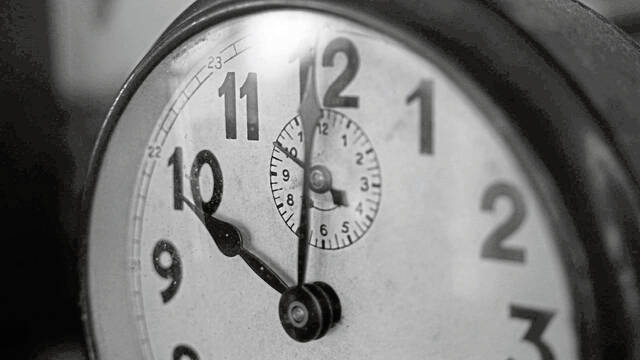 7130141_web1_clock-1031503_1280