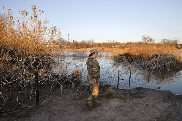 7139101_web1_US-NEWS-SCOTUS-TEXAS-IMMIGRATION-DA