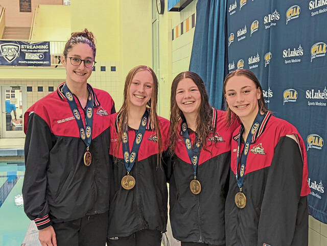 Fox Chapel swimmers start medal collection on 1st day of PIAA meet