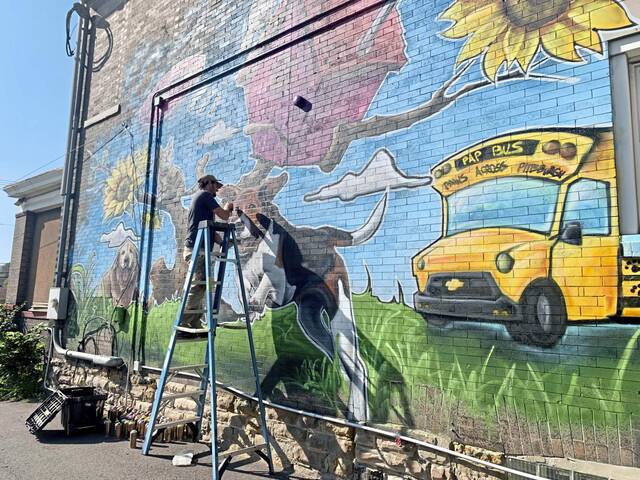 7170412_web1_vnd-murals-100823