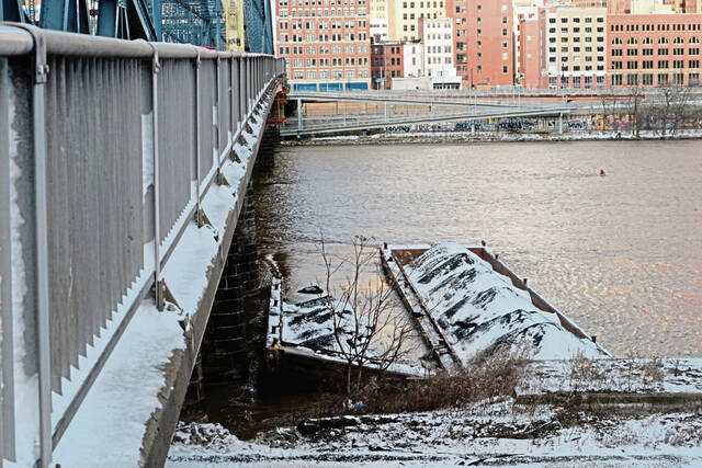 7186789_web1_ptr-loosebarge-0122191