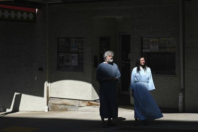 7197983_web1_gtr-lo-WayOfCross010-033024