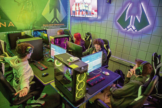 7128753_web1_gtr-EsportsCollege1-032224