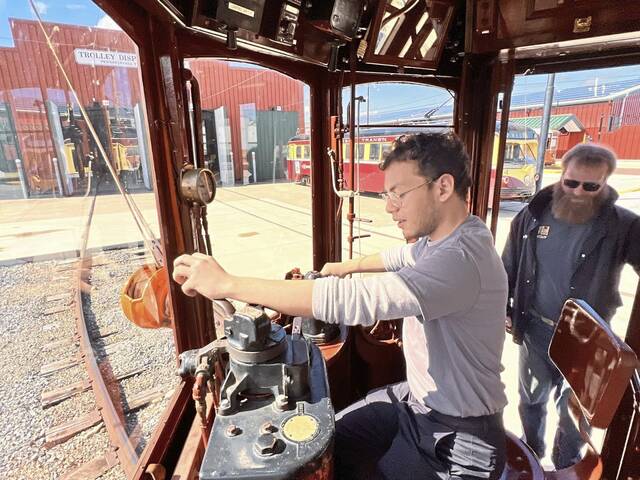 7132933_web1_vnd-daycationtrolley-040724-5