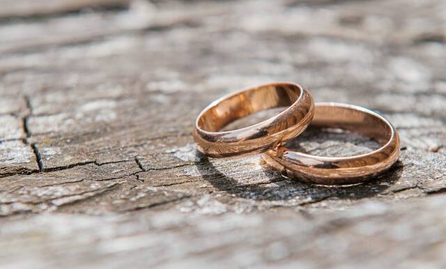 7205897_web1_web-weddingrings-101921