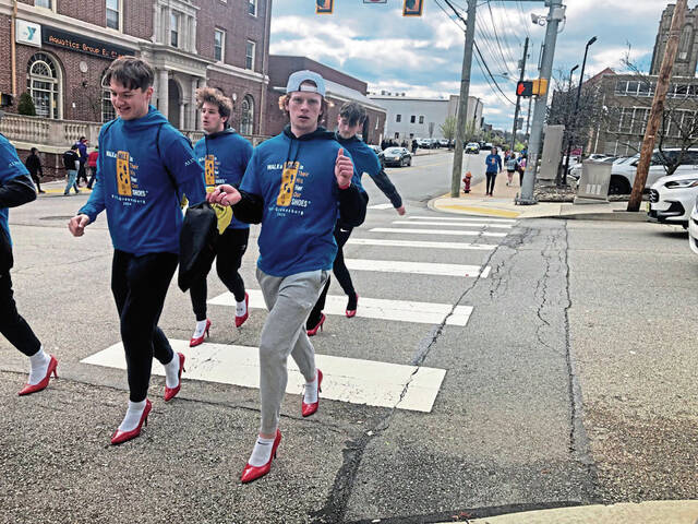 7210378_web1_gtr-WalkaMile4-041424