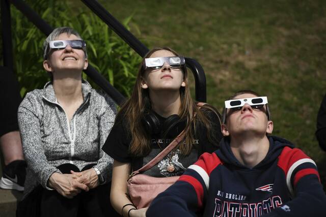 7226785_web1_ptr-CSCeclipse006-040924