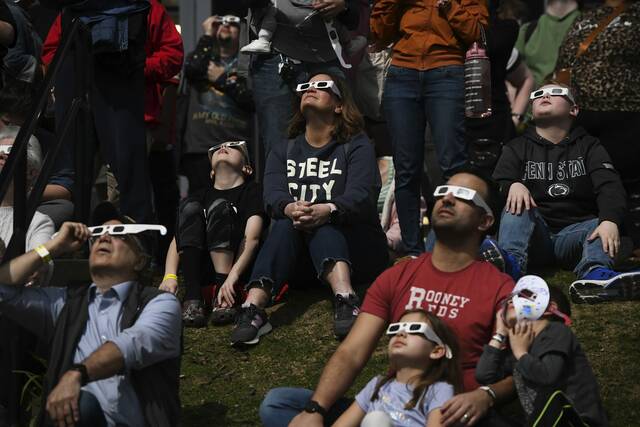 7226785_web1_ptr-CSCeclipse007-040924