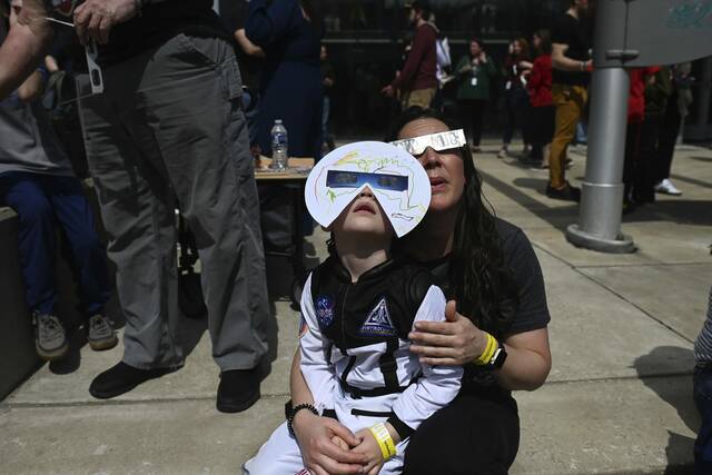 7226785_web1_ptr-CSCeclipse009-040924