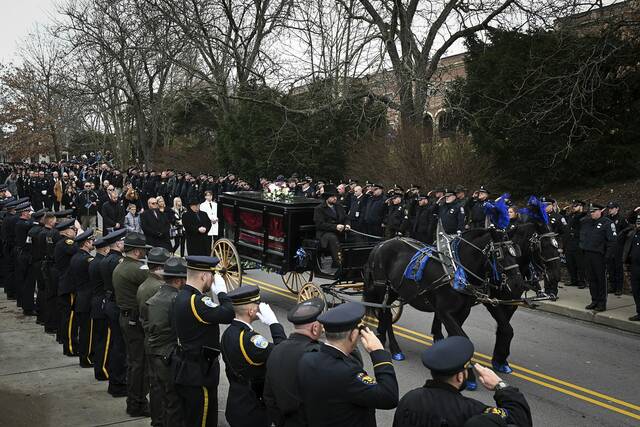 7229431_web1_37__vnd-McIntireFuneral006-011223
