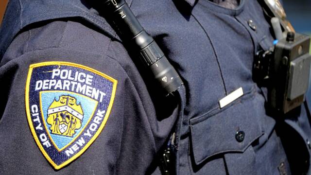 7235430_web1_gtr-NYPDDressCodeNY-041124