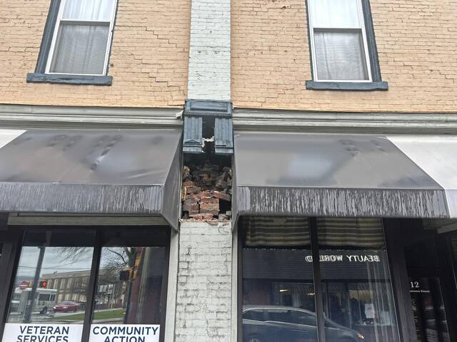 7238230_web1_gtr-FayBuildingCollapse2-041224