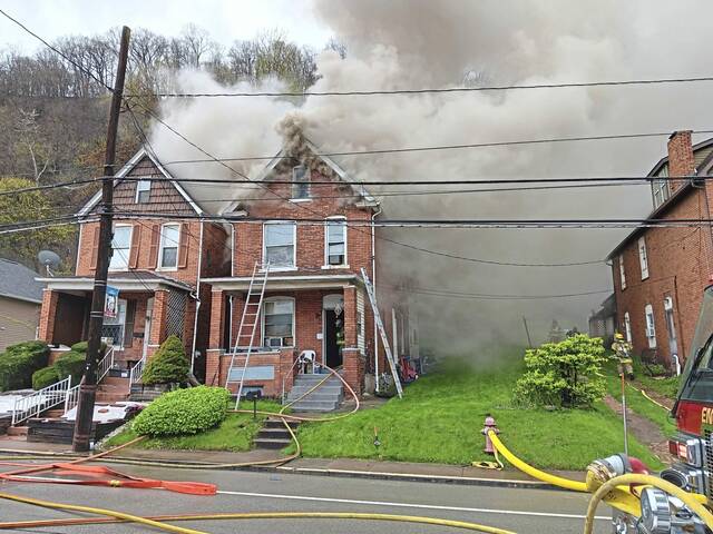 7241022_web1_vnd-EastDeerFire1-041324